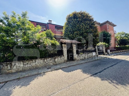 casa indipendente in vendita a Collegno in zona Leumann