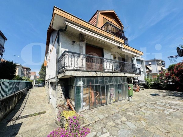 appartamento in vendita a Collegno in zona Leumann