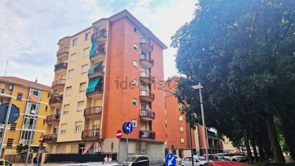 appartamento in vendita a Collegno in zona Leumann