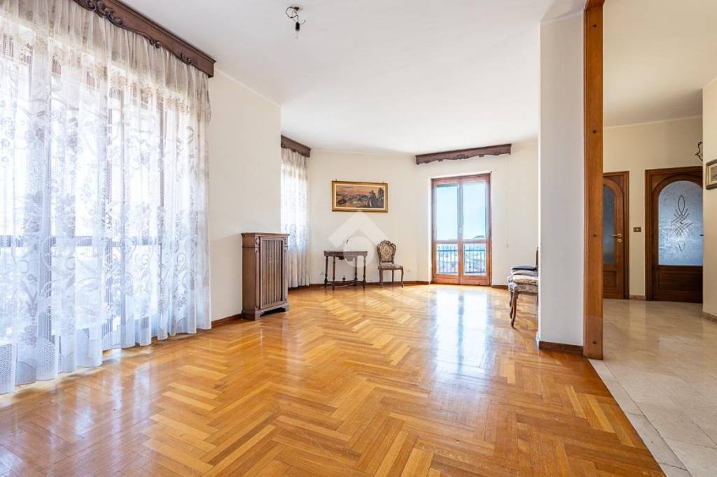 appartamento in vendita a Collegno in zona Leumann