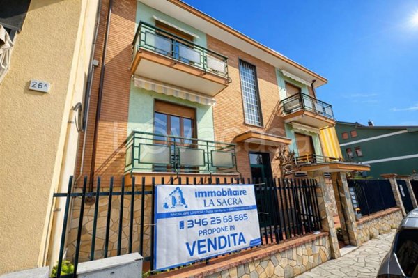 appartamento in vendita a Collegno in zona Leumann