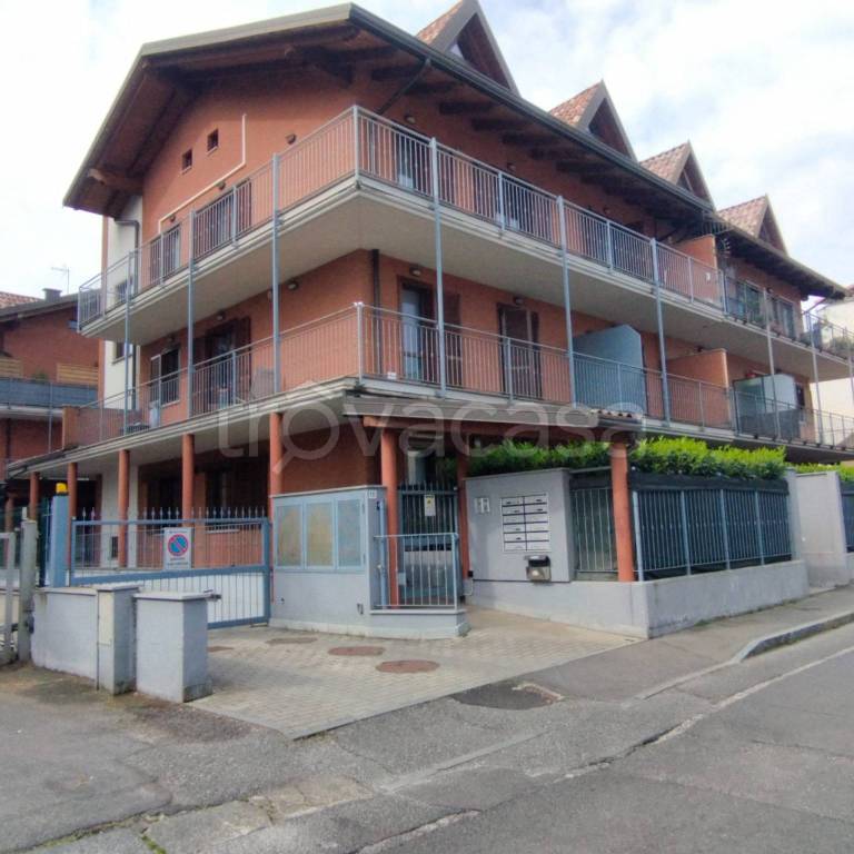 appartamento in vendita a Collegno in zona Leumann