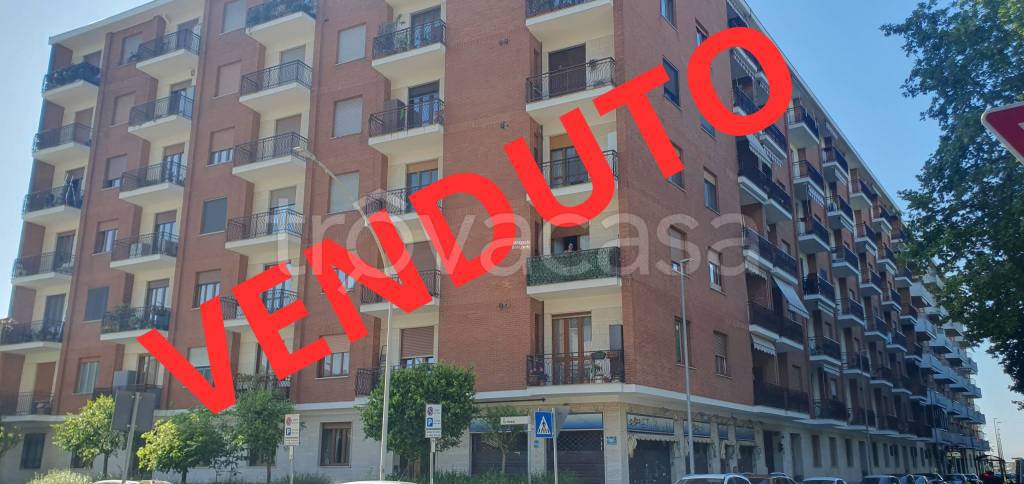 appartamento in vendita a Collegno in zona Leumann