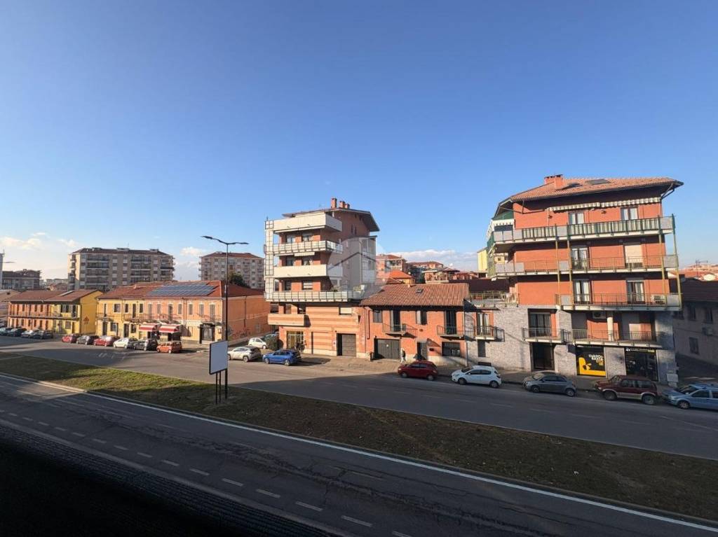 appartamento in vendita a Collegno in zona Leumann