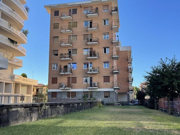 appartamento in vendita a Collegno in zona Leumann