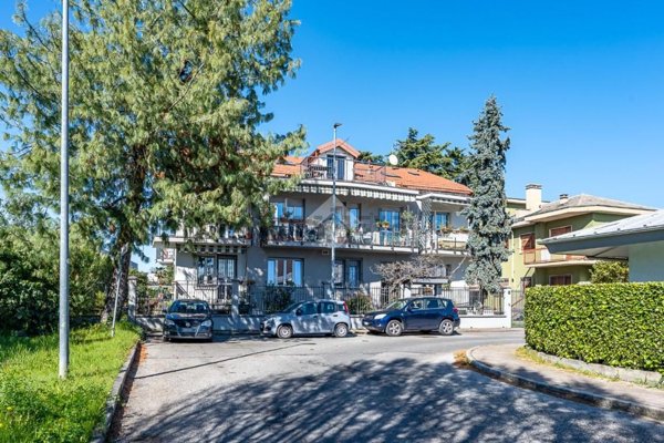 appartamento in vendita a Collegno in zona Leumann