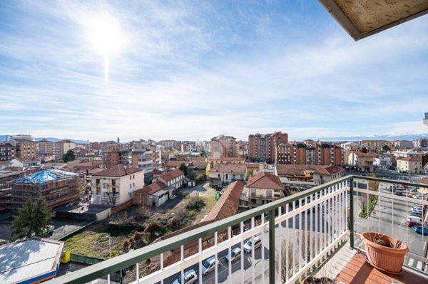appartamento in vendita a Collegno in zona Leumann