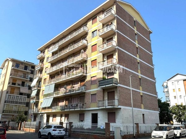 appartamento in vendita a Collegno in zona Leumann