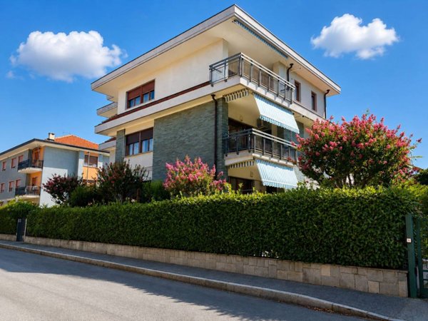 appartamento in vendita a Collegno in zona Leumann