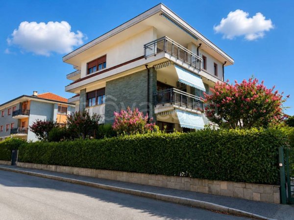 appartamento in vendita a Collegno in zona Leumann