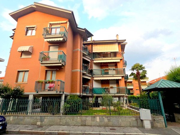 appartamento in vendita a Collegno in zona Leumann