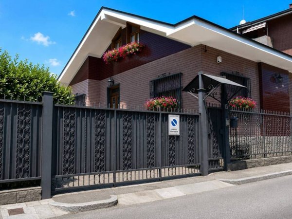 casa indipendente in vendita a Collegno in zona Leumann