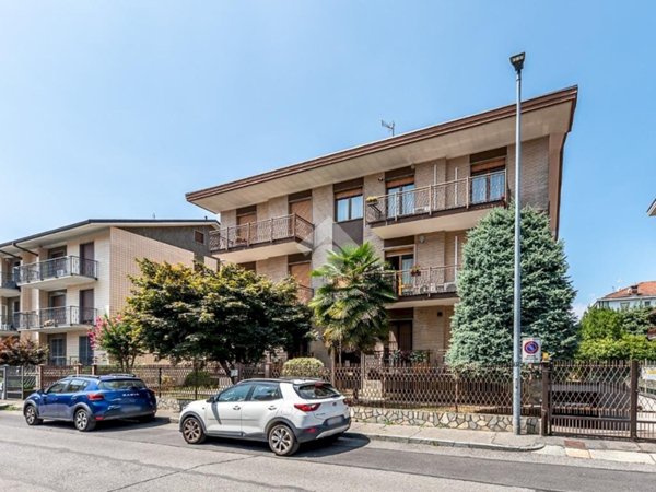 appartamento in vendita a Collegno in zona Leumann