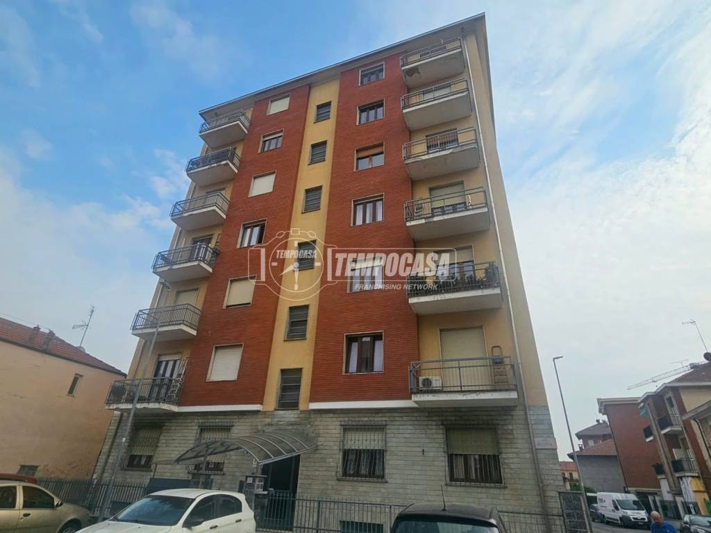 appartamento in vendita a Collegno in zona Leumann
