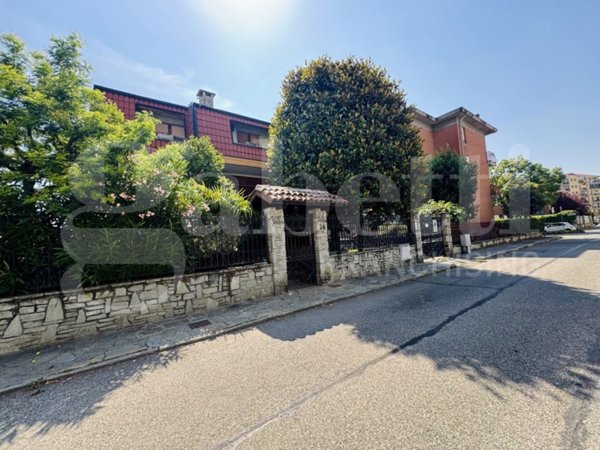 appartamento in vendita a Collegno in zona Leumann