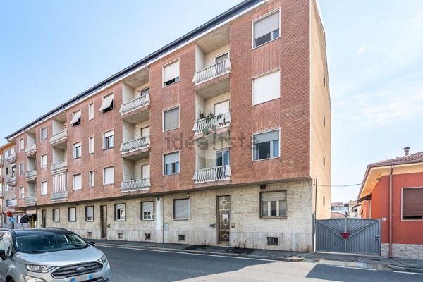appartamento in vendita a Collegno in zona Leumann