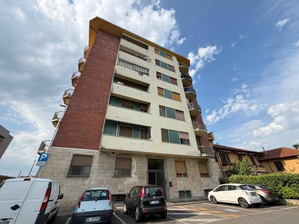appartamento in vendita a Collegno in zona Leumann