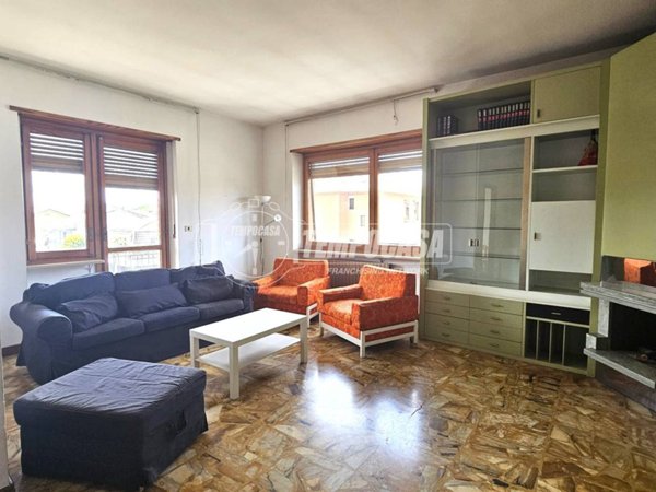 appartamento in vendita a Collegno in zona Leumann