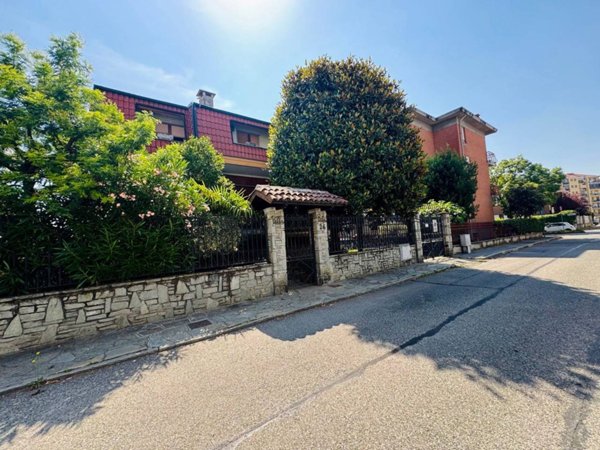 appartamento in vendita a Collegno in zona Leumann