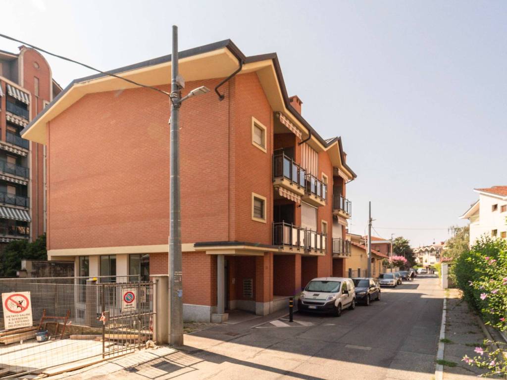 appartamento in vendita a Collegno in zona Leumann
