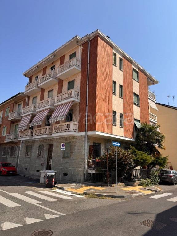 appartamento in vendita a Collegno in zona Leumann