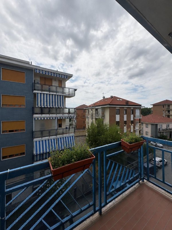 appartamento in vendita a Collegno in zona Leumann