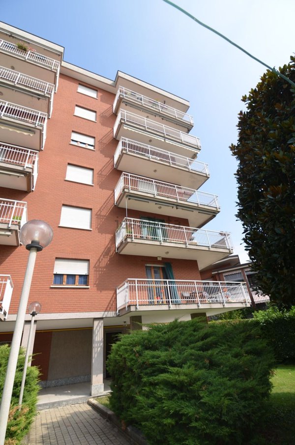 appartamento in vendita a Collegno in zona Leumann