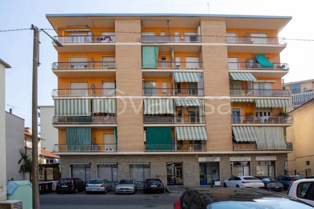 appartamento in vendita a Collegno in zona Leumann