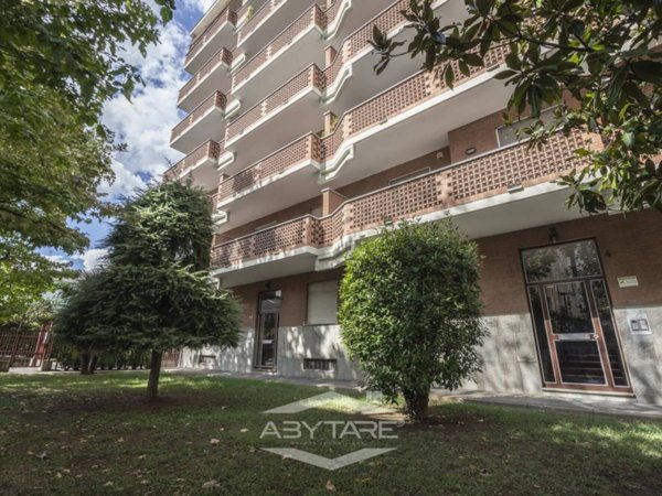 appartamento in vendita a Collegno in zona Leumann
