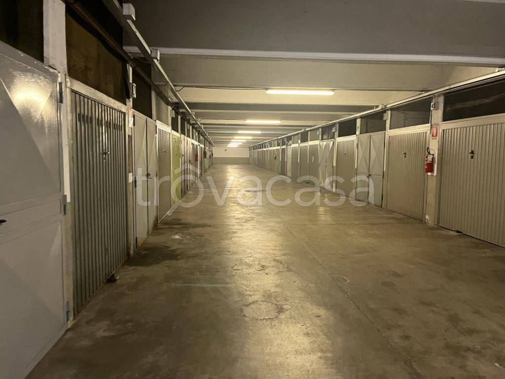 box auto in vendita a Collegno in zona Leumann