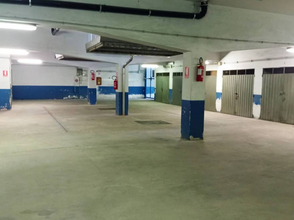 box auto in vendita a Collegno in zona Leumann