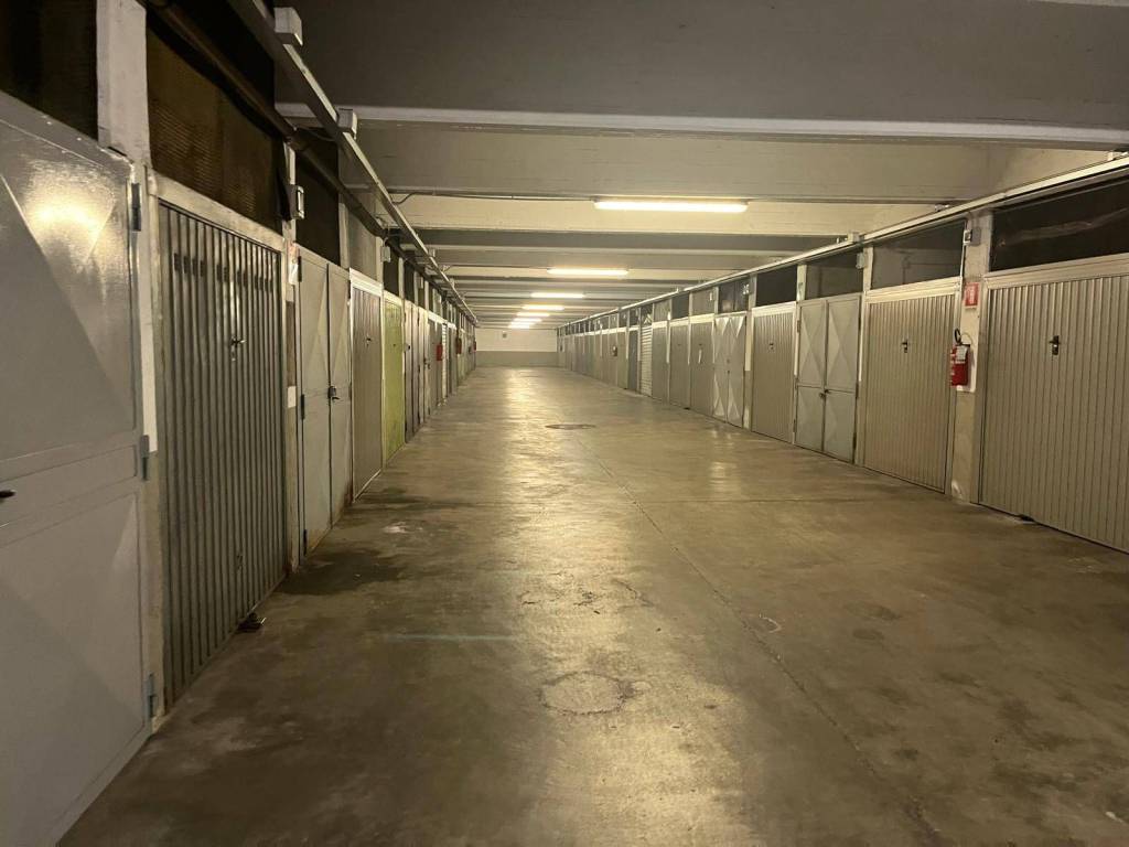 box auto in vendita a Collegno in zona Leumann
