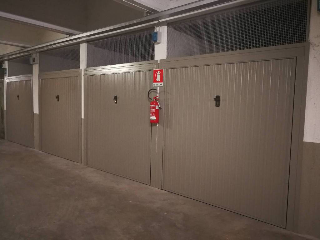 box auto in vendita a Collegno in zona Leumann