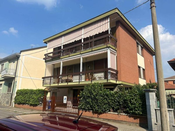 appartamento in vendita a Collegno in zona Leumann