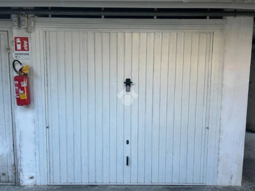 box auto in vendita a Collegno in zona Leumann