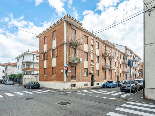 appartamento in vendita a Collegno in zona Leumann