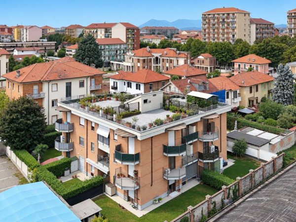 appartamento in vendita a Collegno in zona Leumann