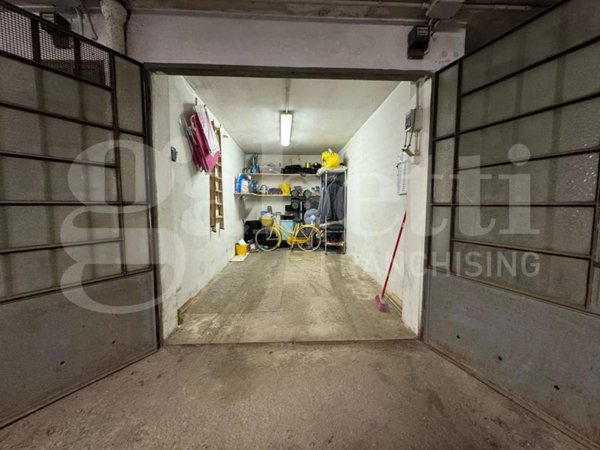 box auto in vendita a Collegno in zona Leumann