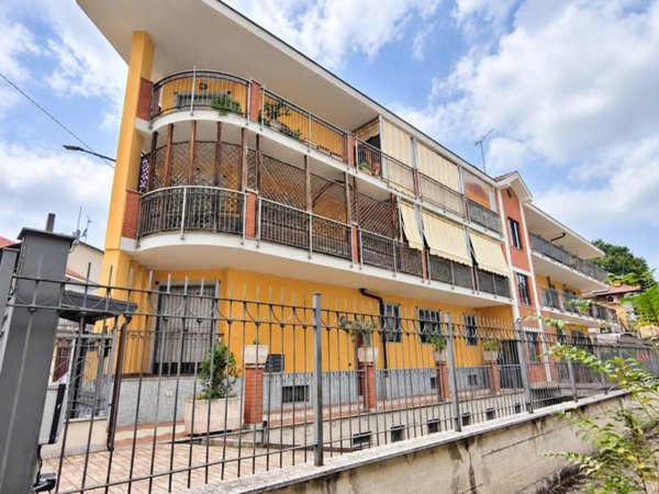 appartamento in vendita a Collegno in zona Leumann