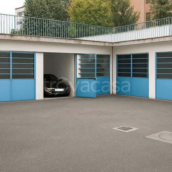 box auto in vendita a Collegno in zona Leumann