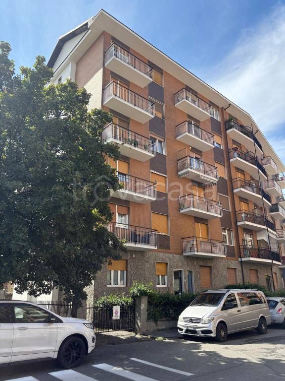 appartamento in vendita a Collegno in zona Leumann