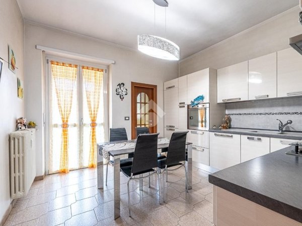 appartamento in vendita a Collegno in zona Leumann