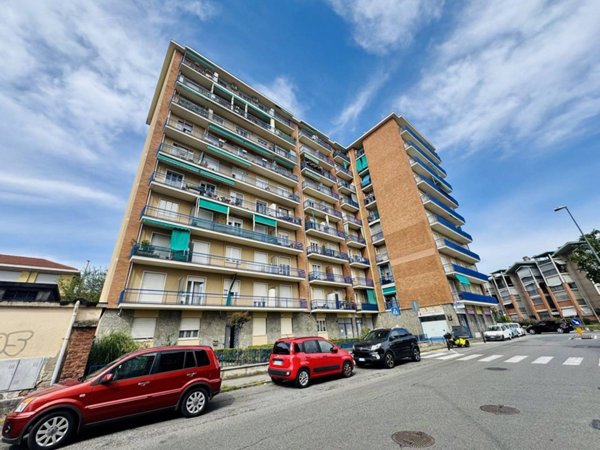 appartamento in vendita a Collegno in zona Leumann