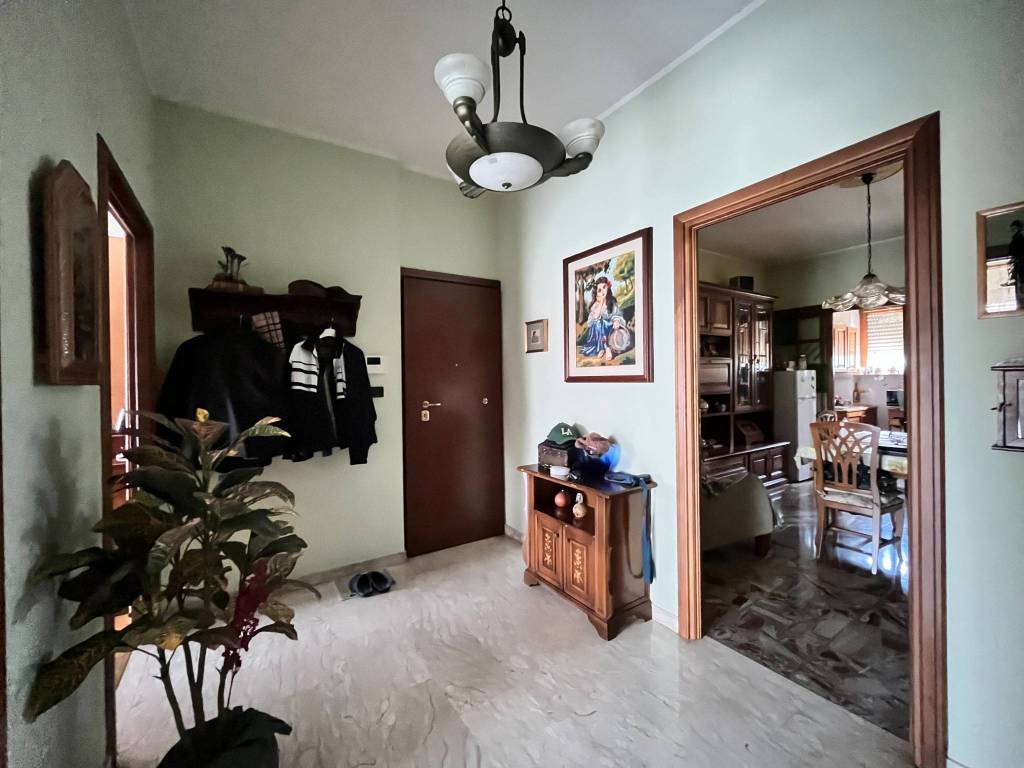 appartamento in vendita a Collegno in zona Leumann