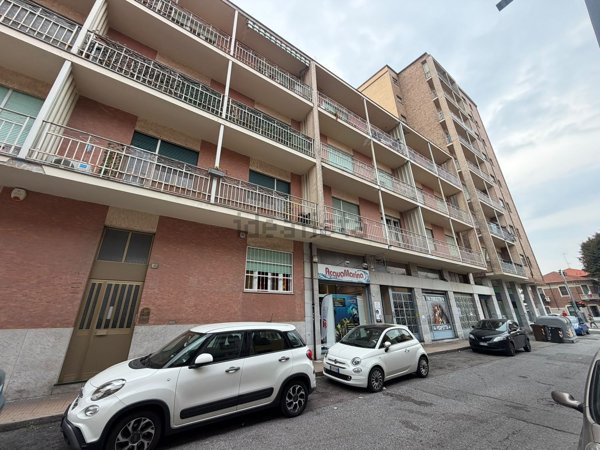 appartamento in vendita a Collegno in zona Leumann