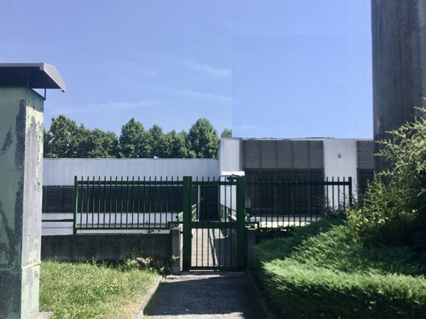locale commerciale in vendita a Collegno in zona Savonera