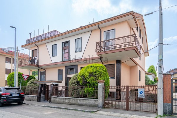 appartamento in vendita a Collegno in zona Leumann