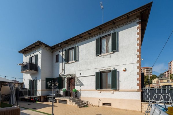appartamento in vendita a Collegno in zona Leumann