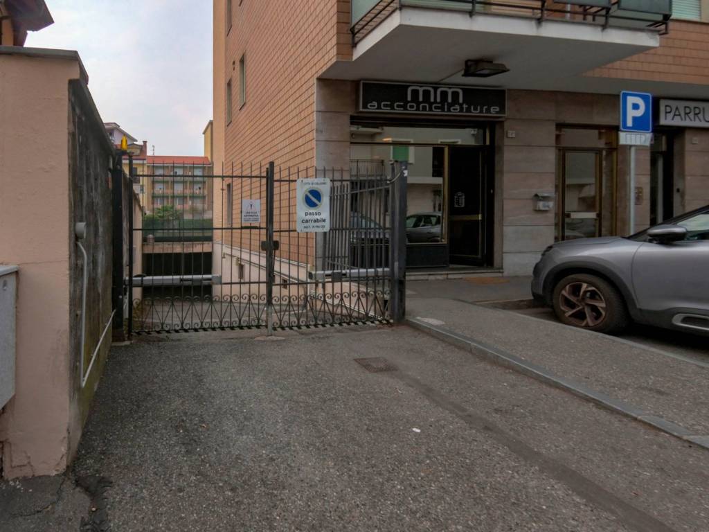 box auto in vendita a Collegno in zona Leumann