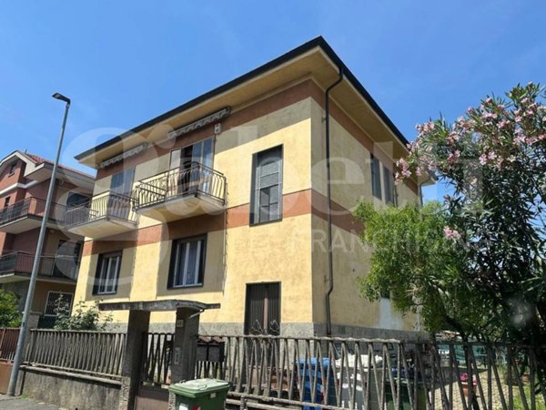 appartamento in vendita a Collegno in zona Leumann